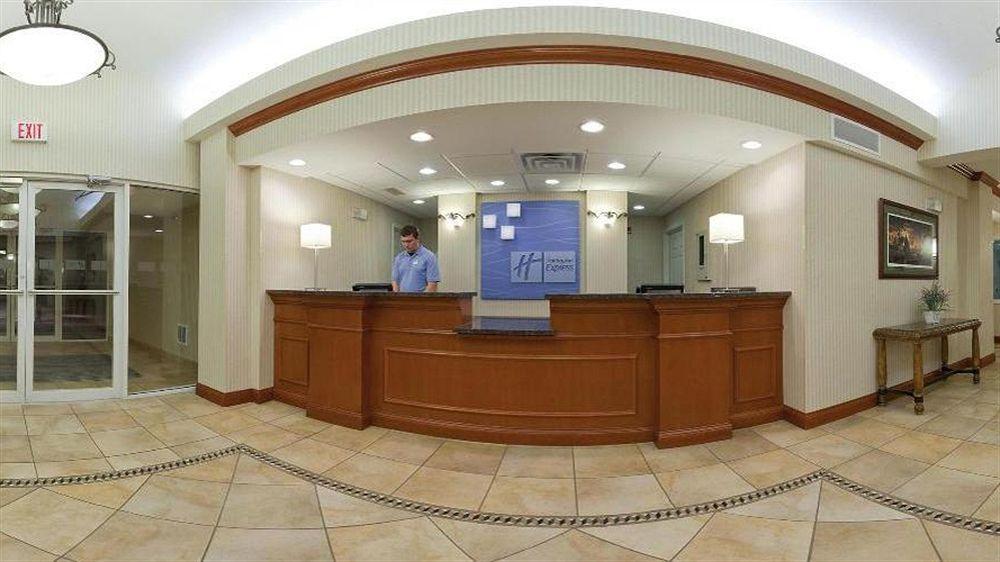 Holiday Inn Express & Suites Vermillion, An Ihg Hotel Экстерьер фото