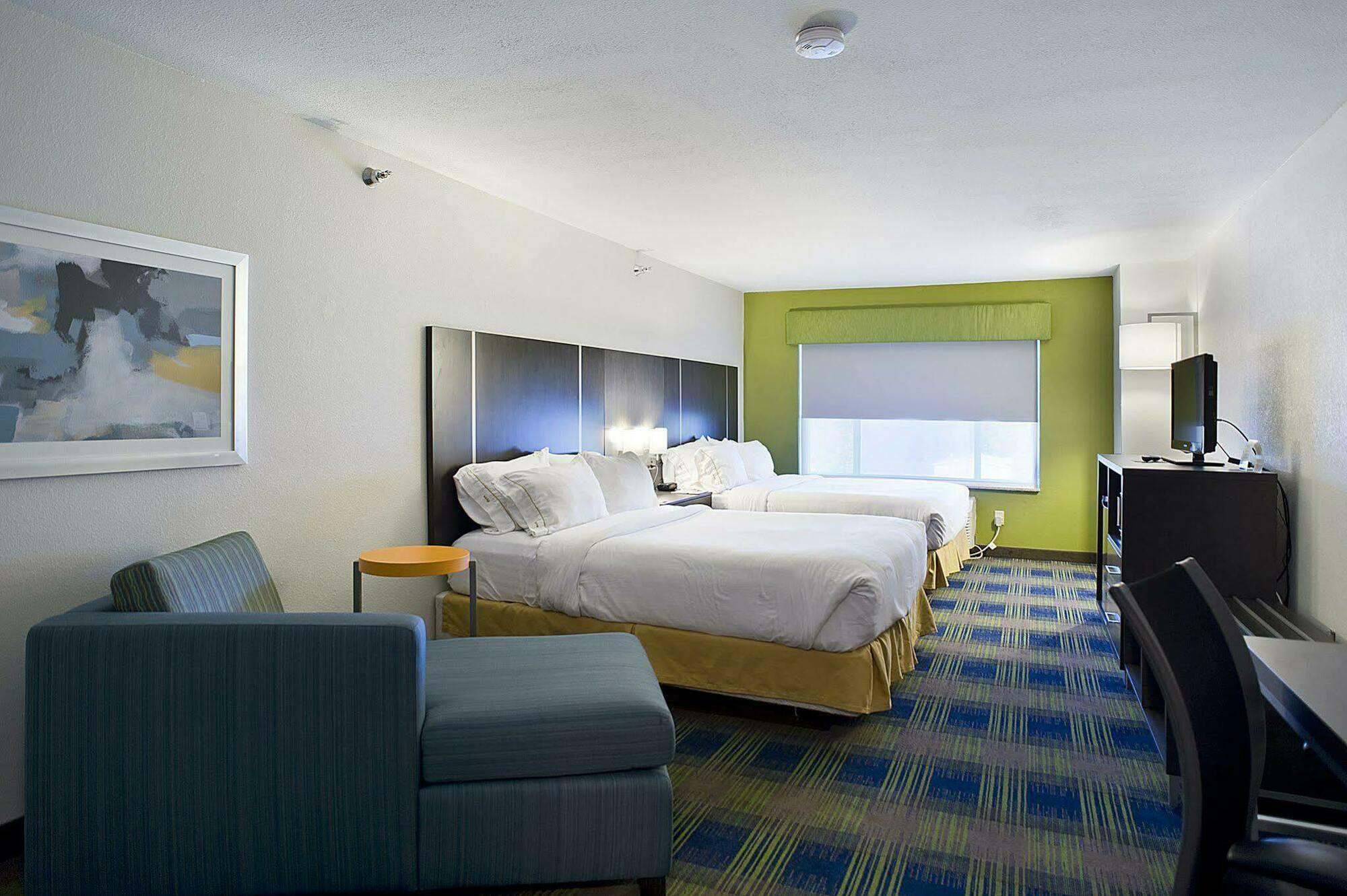 Holiday Inn Express & Suites Vermillion, An Ihg Hotel Экстерьер фото