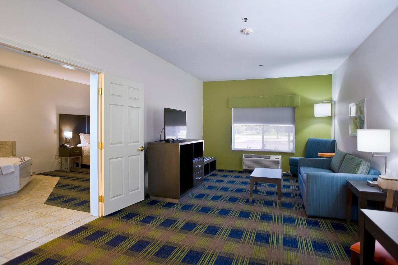 Holiday Inn Express & Suites Vermillion, An Ihg Hotel Экстерьер фото