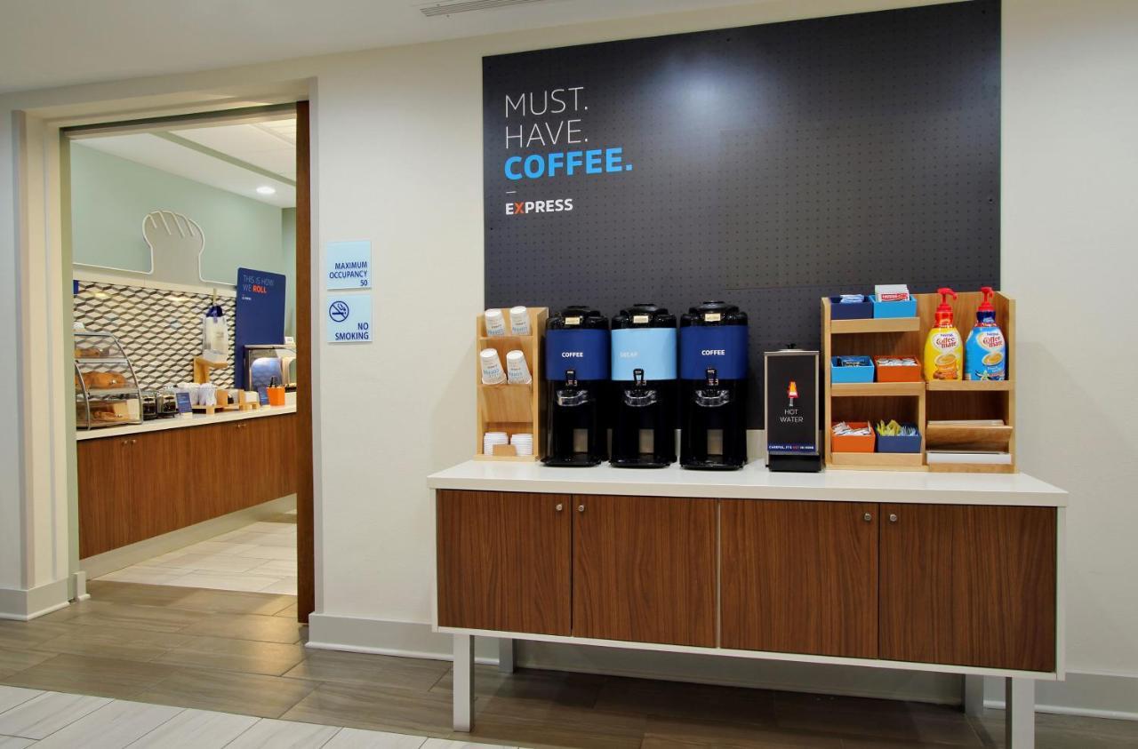 Holiday Inn Express & Suites Vermillion, An Ihg Hotel Экстерьер фото