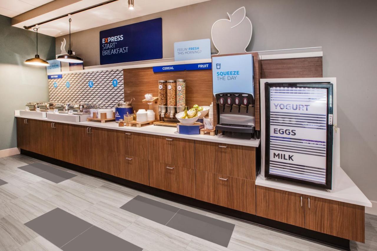 Holiday Inn Express & Suites Vermillion, An Ihg Hotel Экстерьер фото